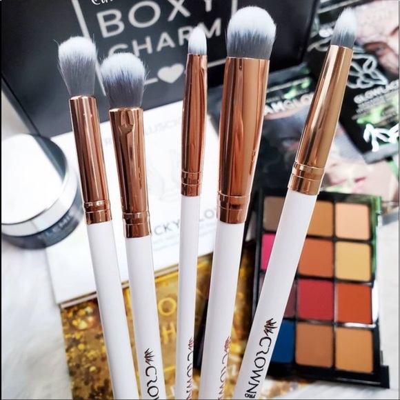 CROWN BRUSH All Eyes On You 5-Piece Luxe Brush Set - Picture 2 of 3